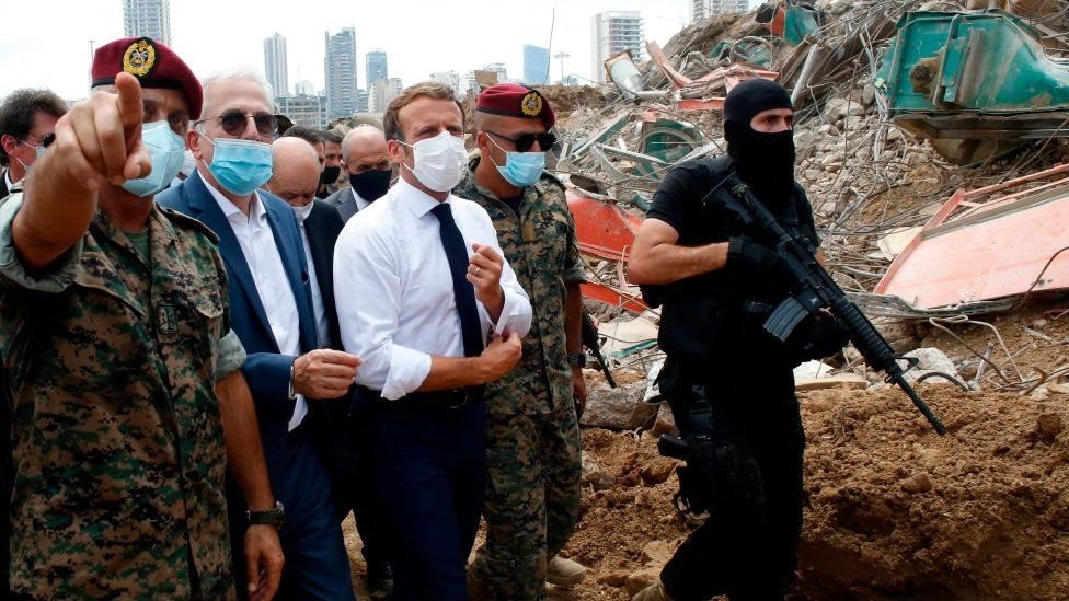 دعا الرئيس الفرنسي إيمانويل ماكرون إلى "تغيير عميق" من جانب القيادة اللبنانية بعد الانفجار الضخم الذي وقع يوم الثلاثاء في بيروت