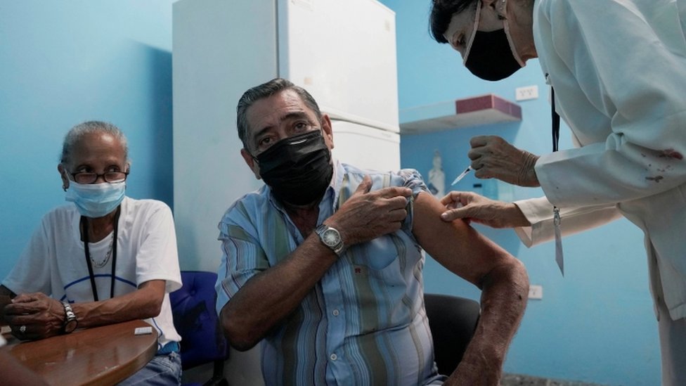 哈瓦那民眾接受新冠疫苗