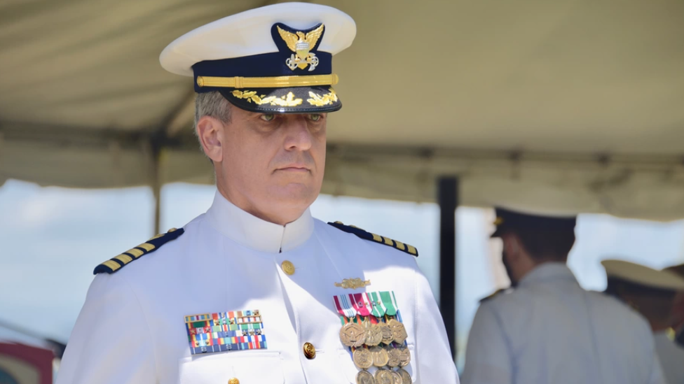 El capitán de la Guardia Costera de EE.UU. Gregory Magee