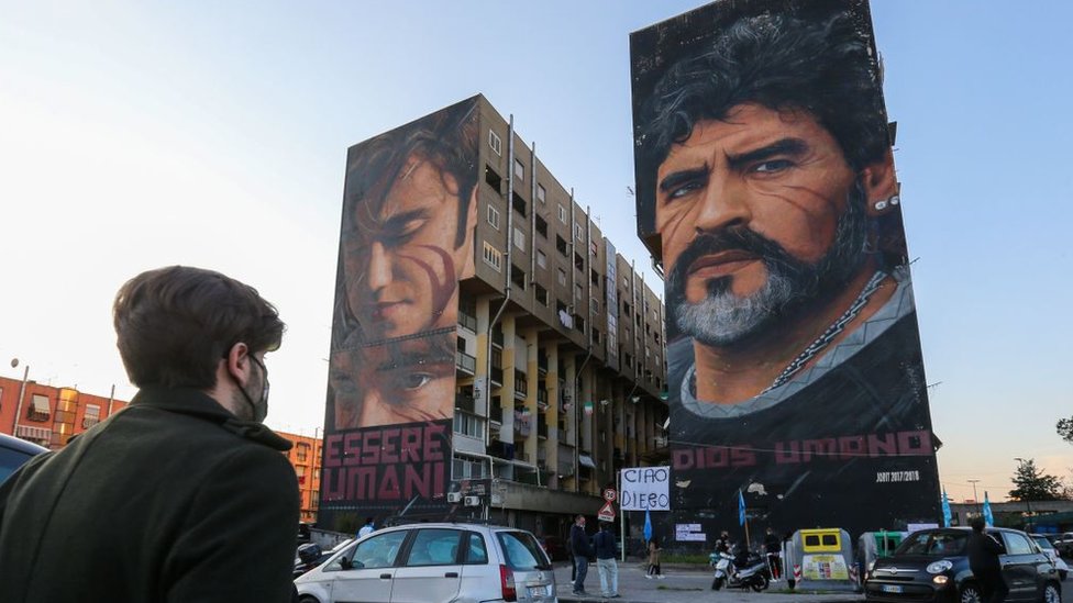 Mural de Maradona en Nápoles, Italia.