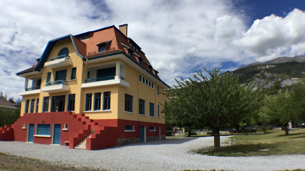 La Villa Bleu es la más moderna de las "Mansiones Mexicanas". La Vila Bleu en Barcelonnette