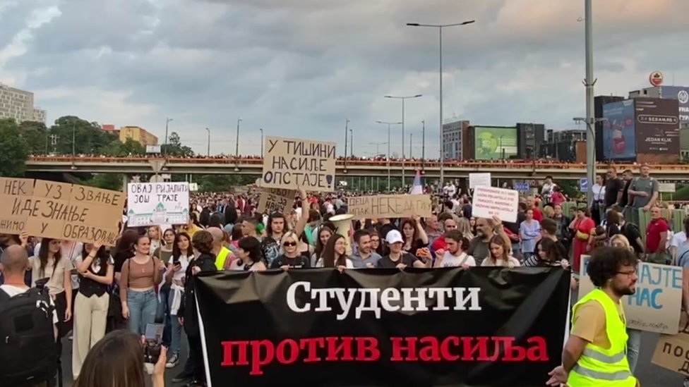 Srbija i politika: „Šetaćemo dok se ne ispune svi zahtevi" - poruka demonstranata sa sedmog opozicionog protesta 5 Blokiran most Gazela
