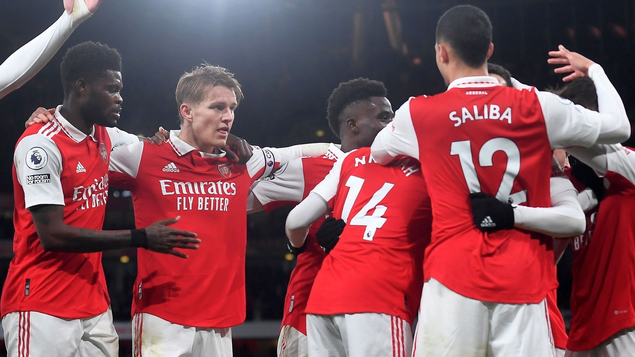 Arsenal 4-0 Everton: Premier League title race remains intriguing