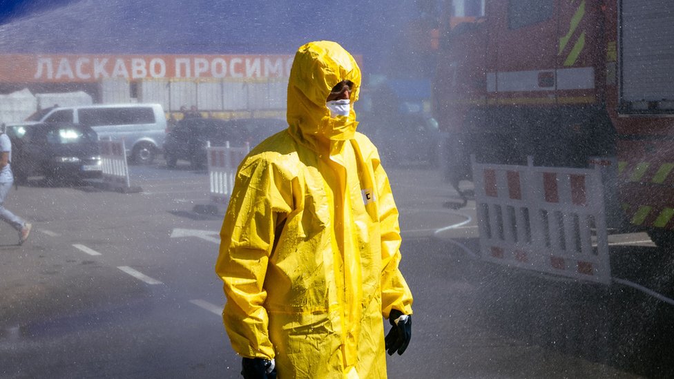 Hombre en simulacro en Zaporiyia.
