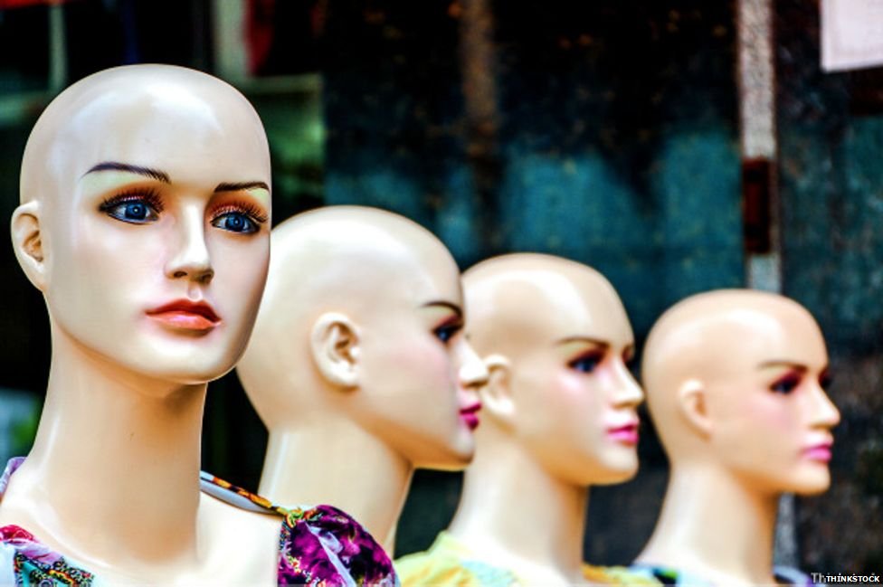 Cuando la pérdida del cabello sucede después del embarazo suele ser temporal. Maniquíes sin pelo