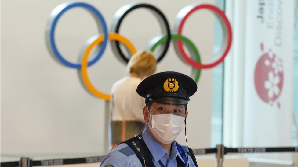 Un policía en Tokio