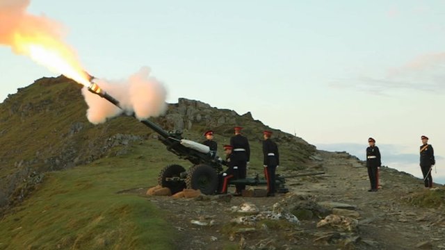 Tanio Canon ar gopa'r Wyddfa