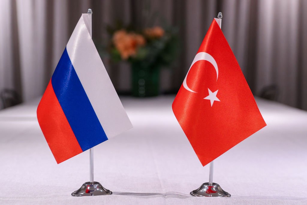 Rusya ve Türkiye bayrakları