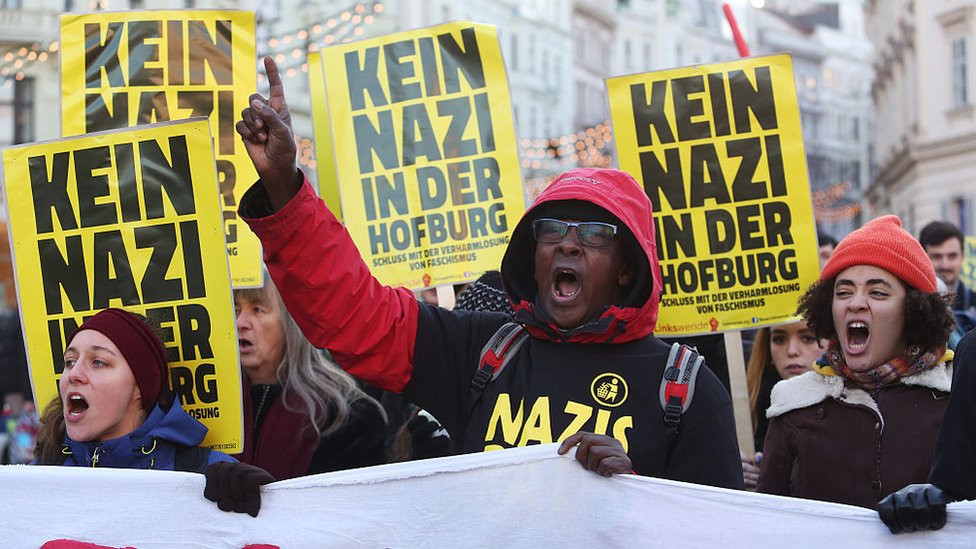 A muchos en Austria les preocupa el ascenso de lo que ven como neonazis. Protesta contra el partido.