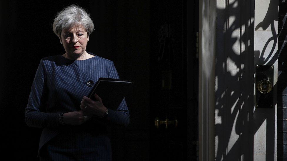 May convocó una rueda de prensa por sorpresa para anunciar las elecciones anticipadas. May