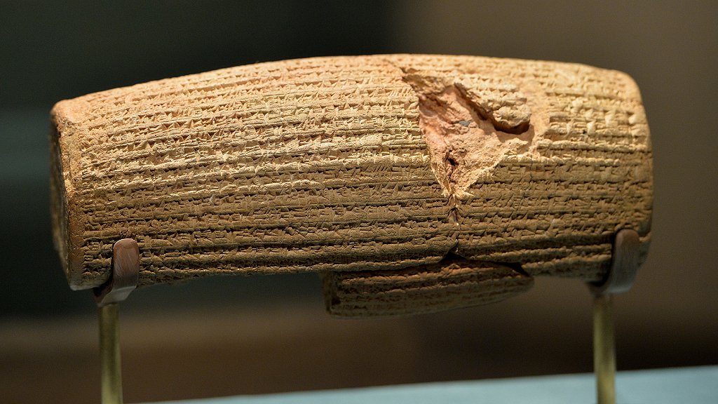 El cilindro de Ciro, aqueménida, 539-538 a.C., excavado en Babilonia, Irak, 1879.