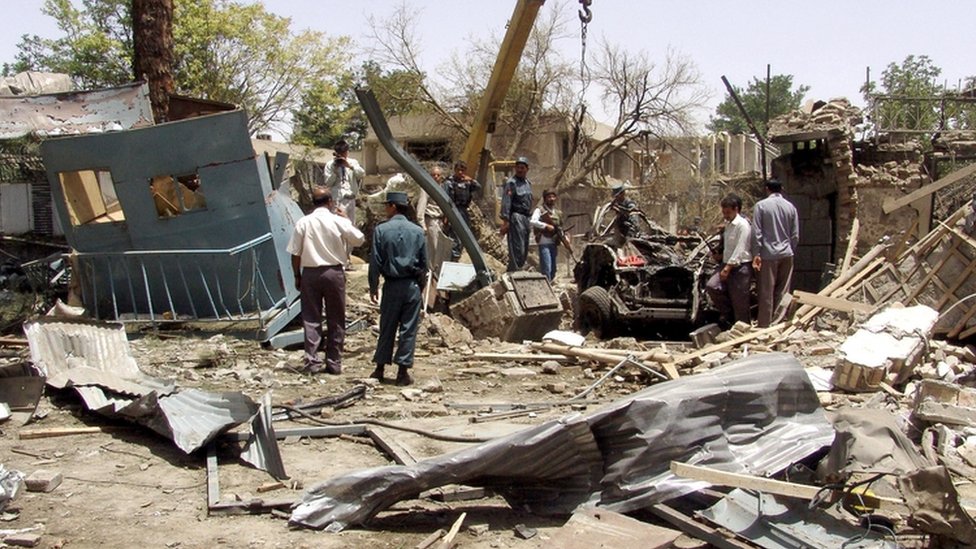На изображении показаны последствия взрыва террориста-смертника в 2008 году в посольстве Индии в Кабуле