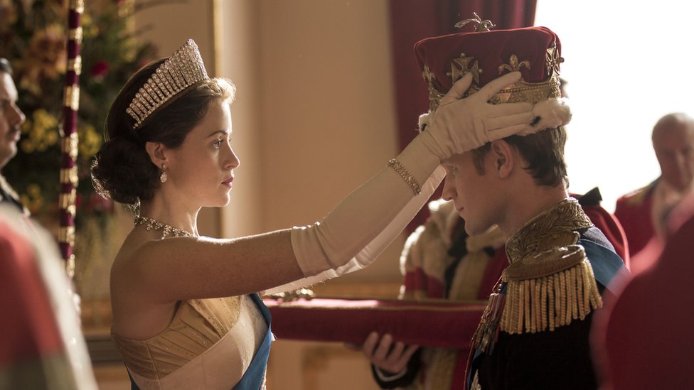 Клэр Фой в роли королевы и Мэтт Смит в роли принца Филиппа в фильме «Корона»