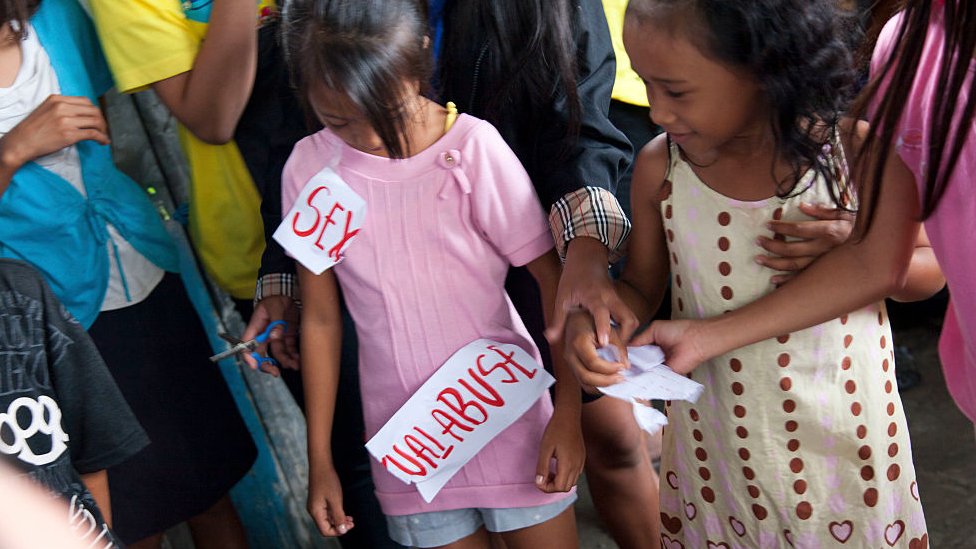 Niños en Filipinas.