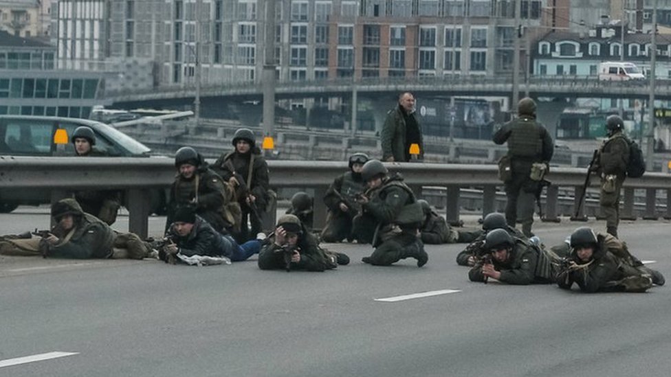 Soldados de la Guardia Nacional de Ucrania en Kiev.