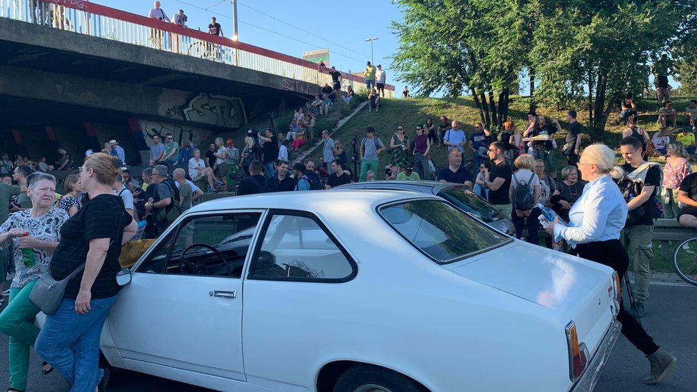 „Srbija protiv nasilja": Deveti protest u Beogradu, šetnja do televizije Pink, skupovi nastavljeni i u drugim gradovima 11 blokada