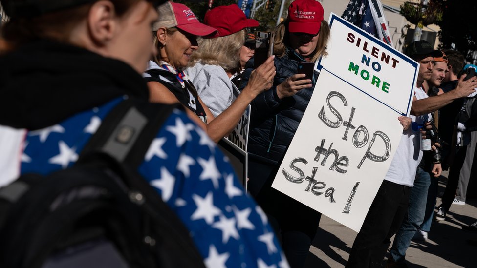 Partidarios del presidente realizan una protesta contra las elecciones en Atlanta 
