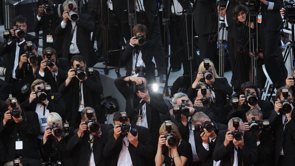 Фотографы снимают красную дорожку Каннского кинофестиваля