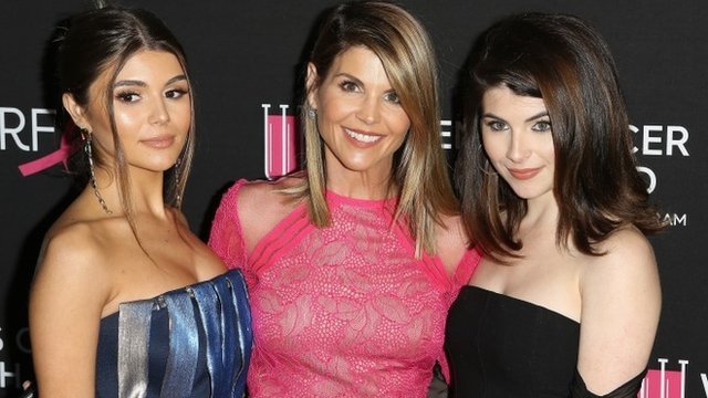Lori Loughlin con sus hijas