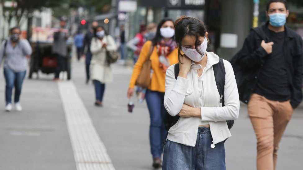 Putinin "acığına". Belarus niyə koronavirusa rəğmən qələbə paradını ləğv  etmədi? - BBC News Azərbaycanca