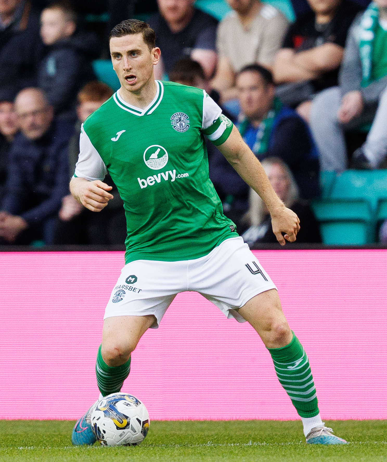 Extremely trusted' Hanlon is appointed Hibs captain - BBC Sport