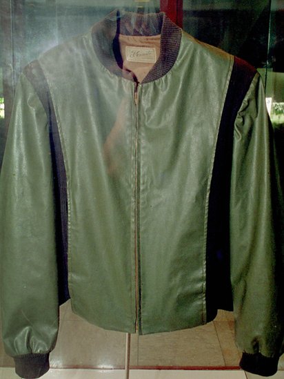 Objetos personales del Che están en exhibición en su mausoleo en Santa Clara, Cuba. Chaqueta que perteneció al Che