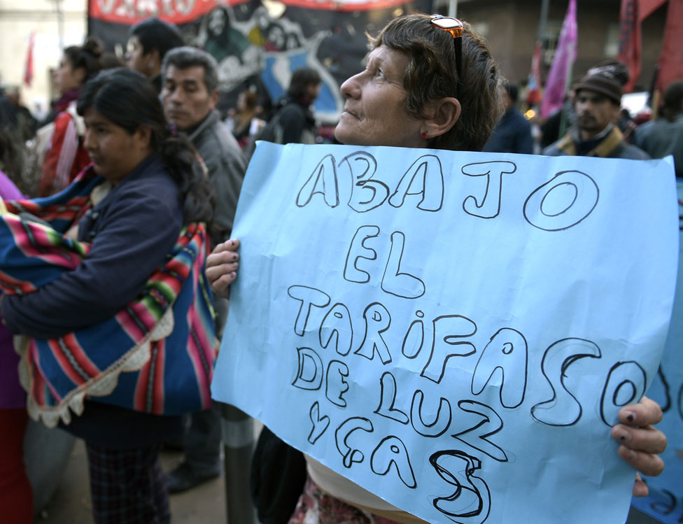 Protestas contra el aumento de las tarifas de servicios públicos en Argentina