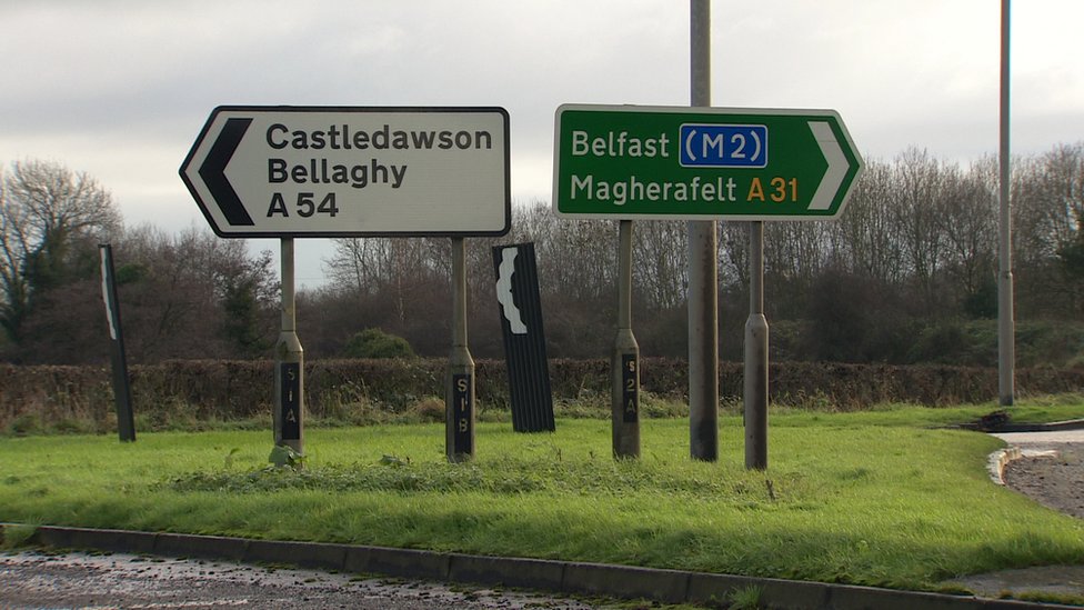 Дорожные знаки для Castledawson, Bellaghy, Belfast и Magherafelt