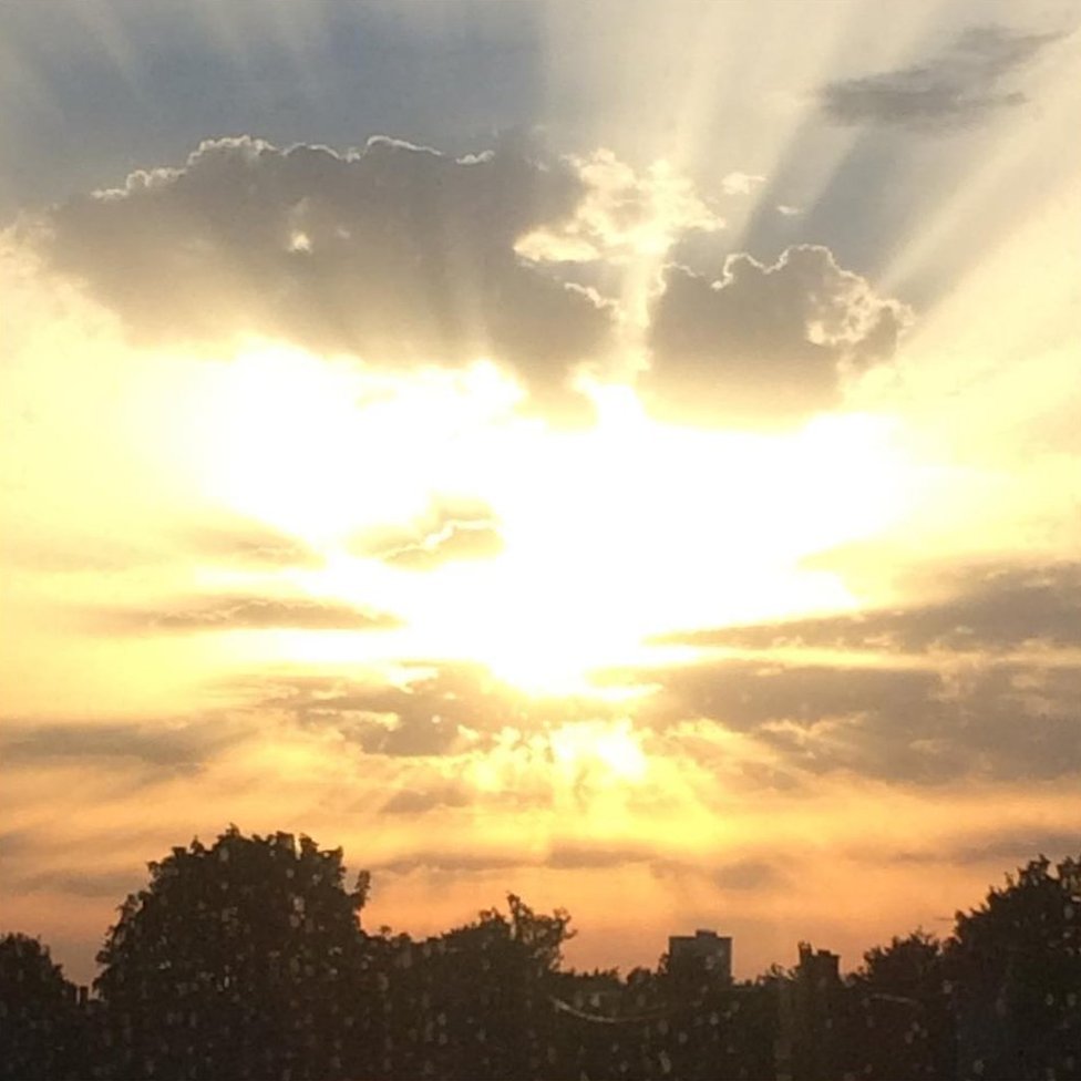 Crepuscular Rays Stunning Sunsets Light Up The Skies In The Uk Bbc News bbc com