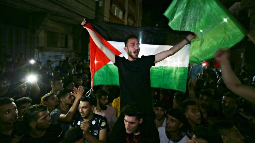 Palestinos celebrando