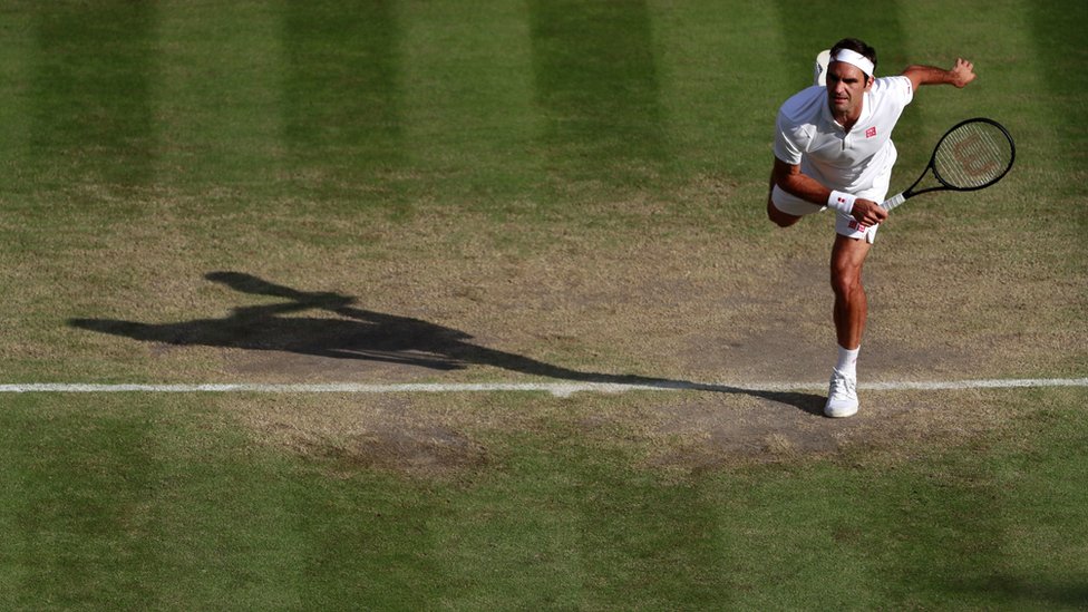 Roger Federer jogando uma partida