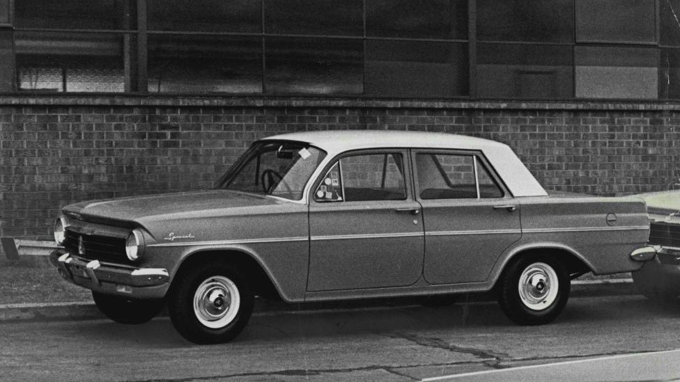 Седан Holden модели EH, выпущенный General Motors-Holden's 26 августа 1963 года.