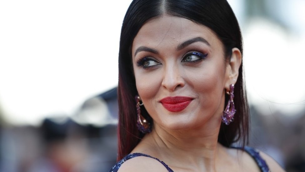 Aishwarya Rai Fuck With Amita Bachan - Coronavirus: Three generations of Bollywood Bachchan family infected - BBC  News
