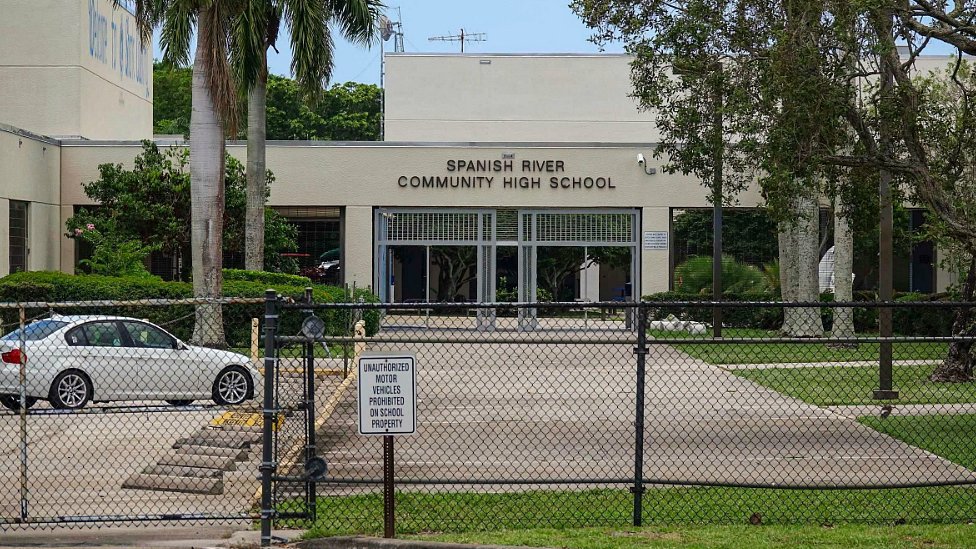 Средняя школа сообщества Спэниш-Ривер в Бока-Ратон, Флорида