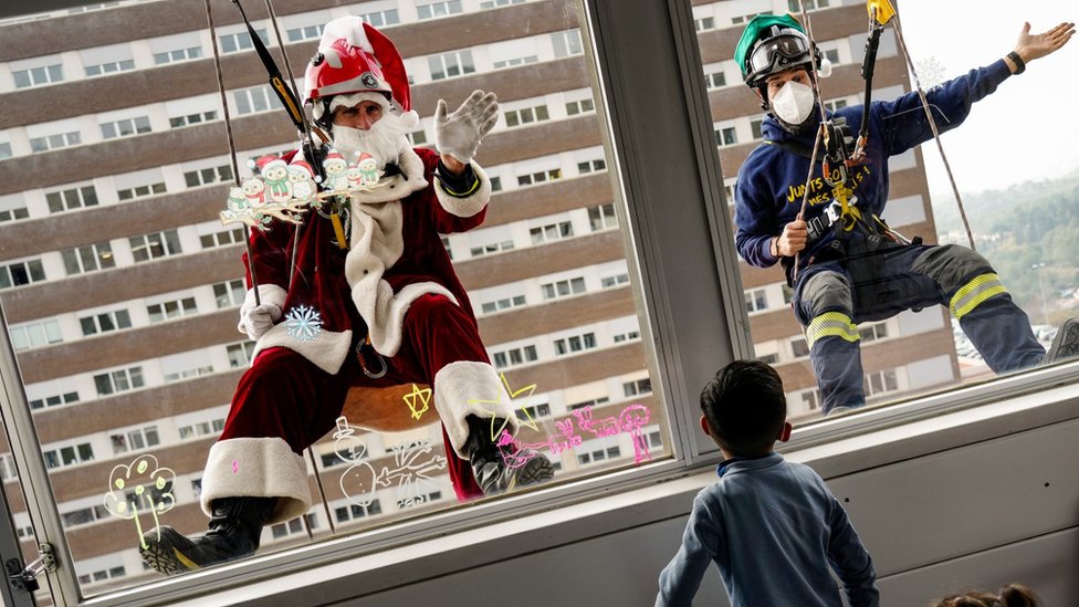 ICYMI: Christmas moments you may have missed from around the world