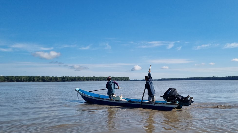 Pescadores en el golfo de Guayaquil