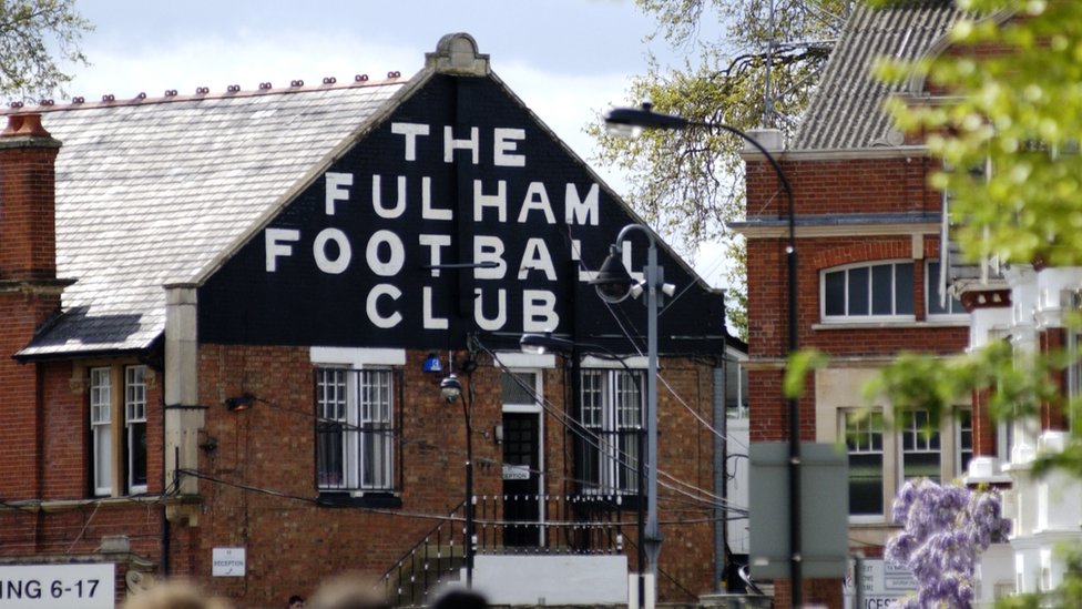 Общий вид Craven Cottage, где проводится последний футбольный матч перед капитальной реконструкцией 2002 года