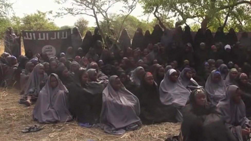 Девушки из Чибока в клипе Боко Харам, выпущенном в мае 2014 года