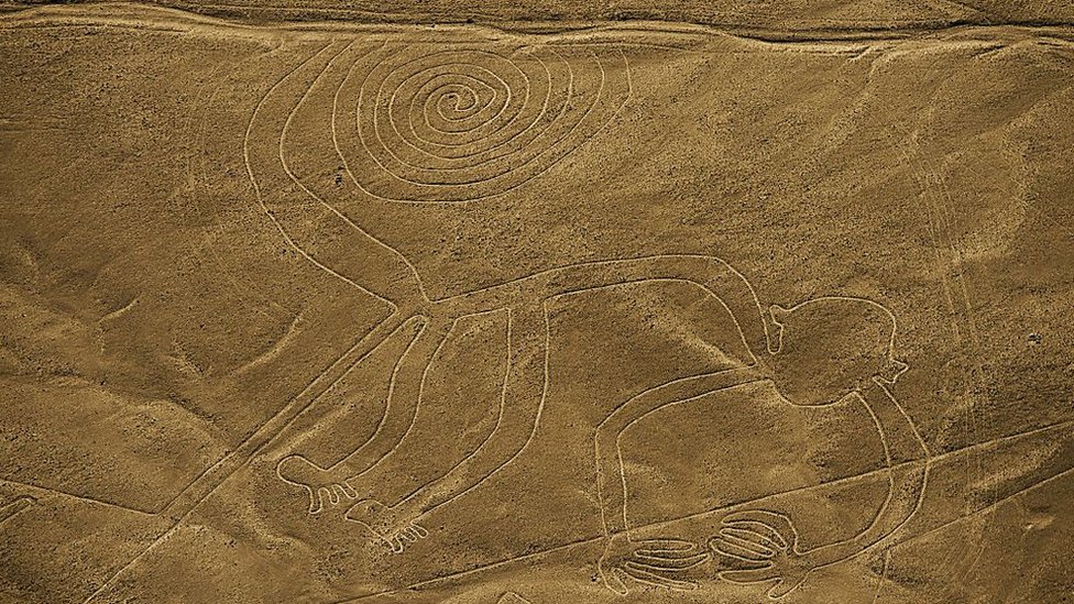 Las figuras pueden verse en su totalidad desde el aire, como este mono de 93 metros de largo. Figura de un mono de 93 metros de largo