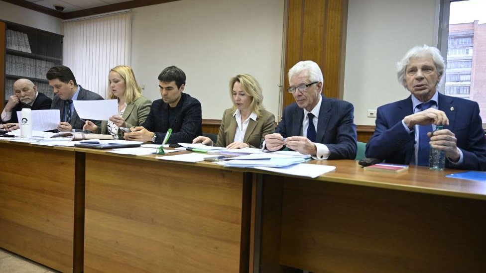 فريق الدفاع عن مجموعة هلسنكي في موسكو في المحكمة