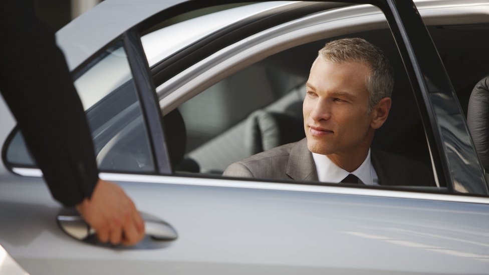 La mayoría de los millonarios cree que necesita aumentar inmensamente su fortuna para ser más felices. Millonario