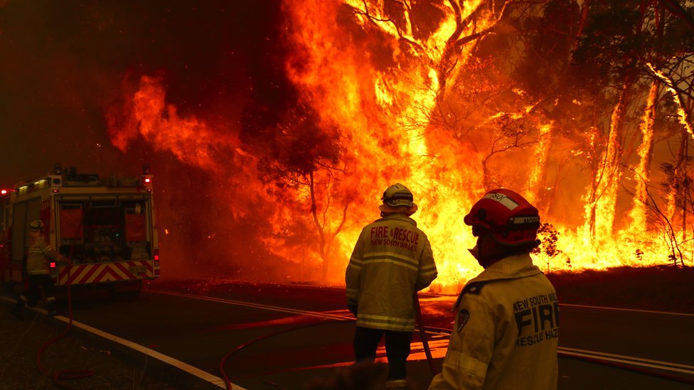 Australia Fires Crews Brace For Dangerous Heatwave Bbc News