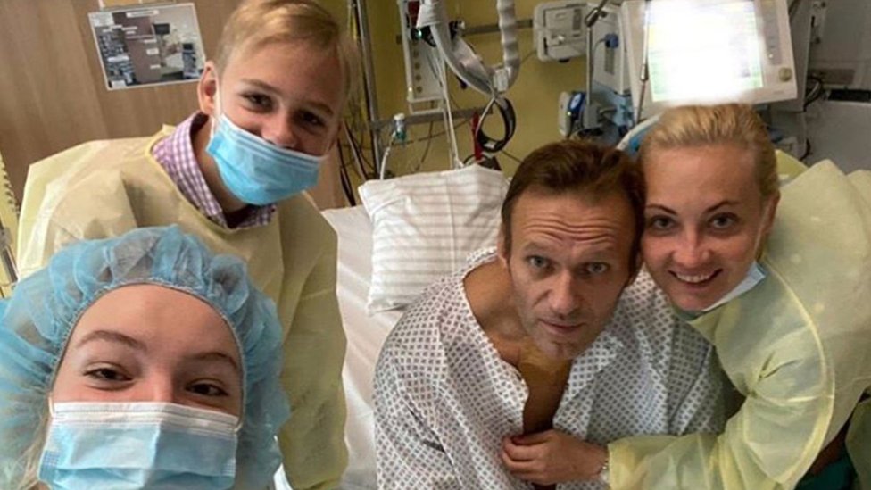 Навальный на больничной койке