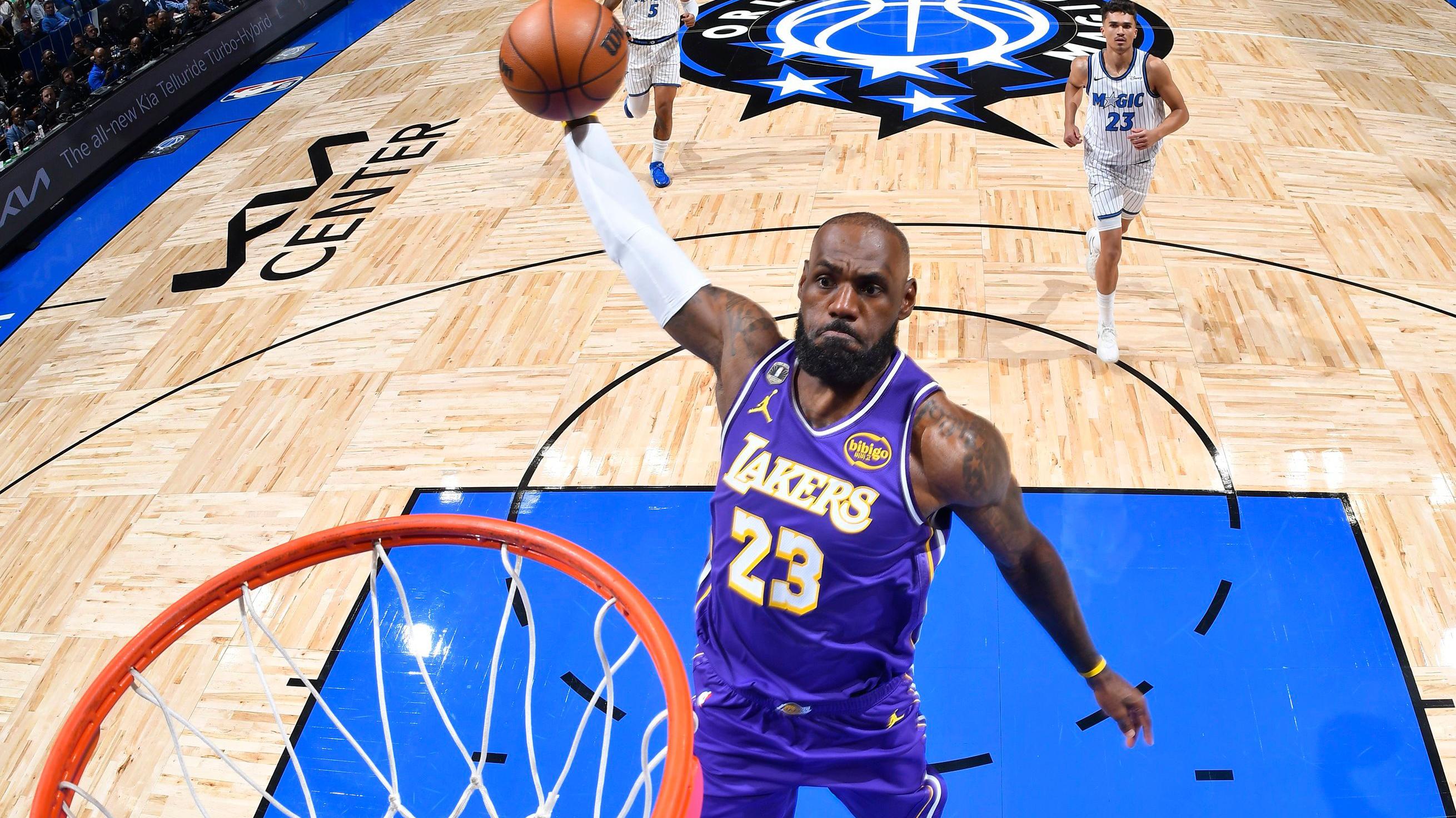スポーツ LeBron James NBA BALLERS Zuru 5 Surprise NBA Ballers Lebron James SUPER RARE Black Lakers