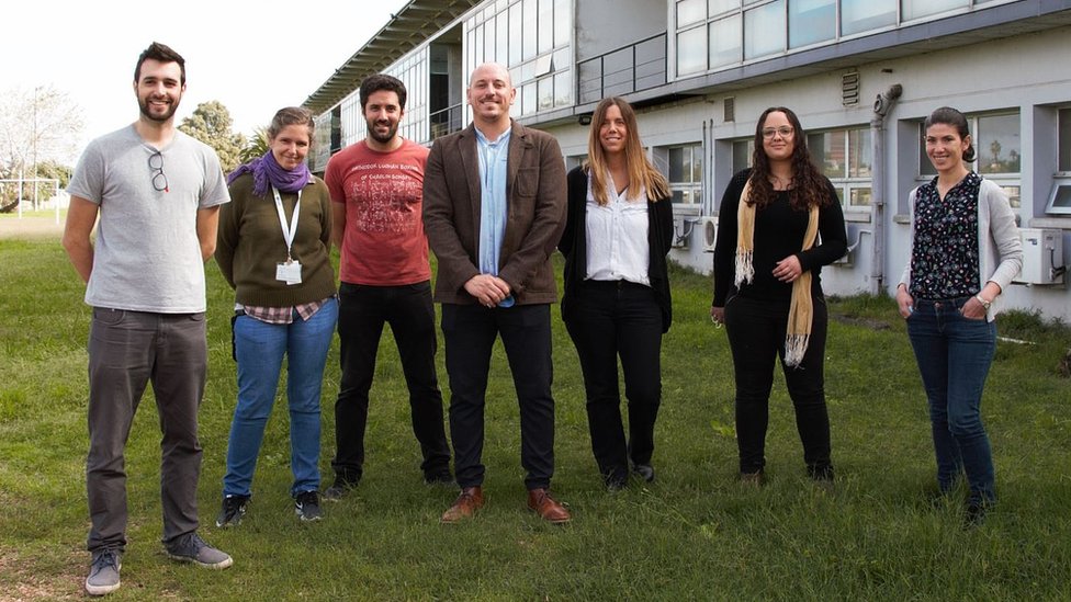 Moratorio con los miembros de su laboratorio