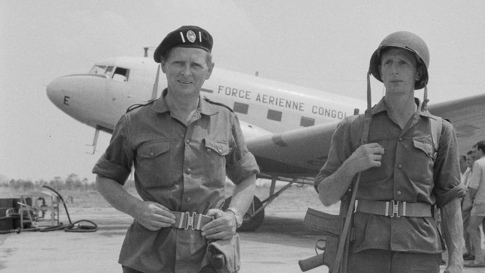 Майк Хоар (слева) с телохранителем сержантом Дональдом Грантом в 1964 году