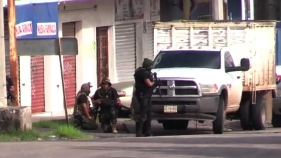 Вооруженные люди видны в Кулиакане, штат Синалоа, Мексика. Фото: 17 октября 2019 г.