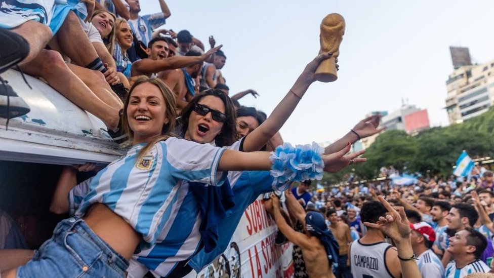 Krisis Utang Warga Argentina Akibat Kebijakan Efisiensi Presiden Javier Milei
