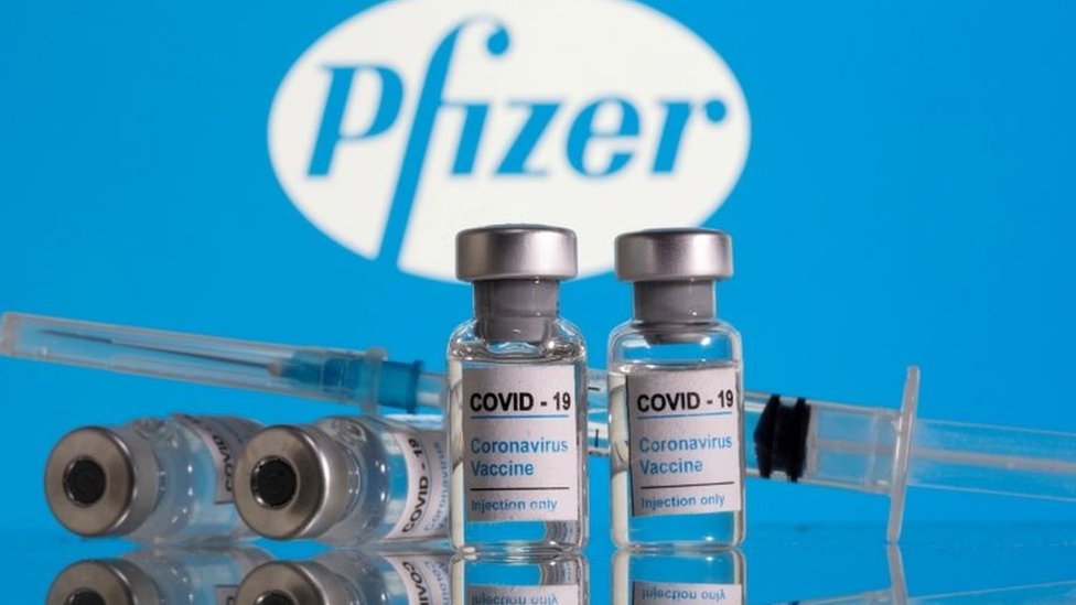 Pfizer and BioNTech start trials of new Omicron-specific jab - BBC News