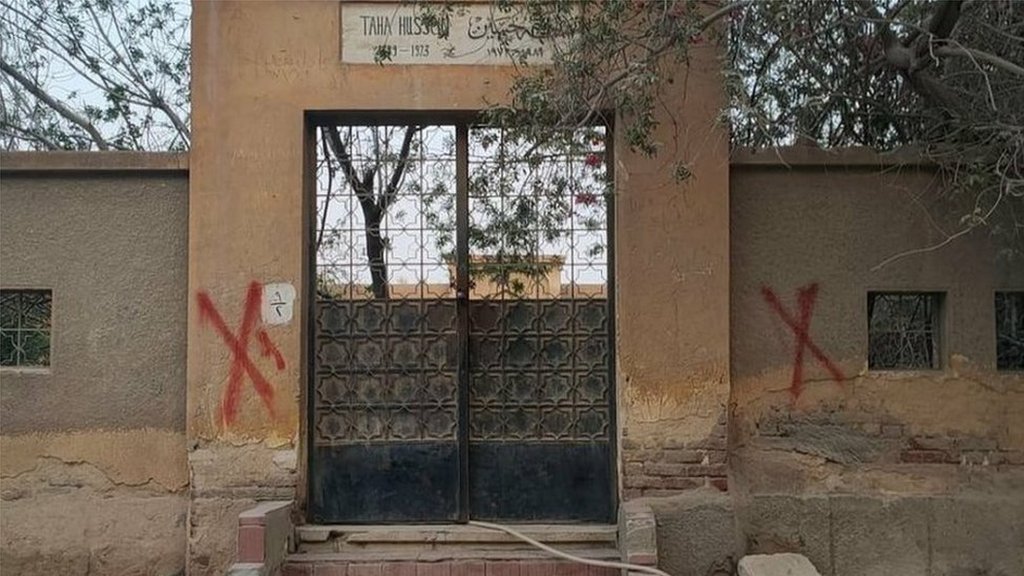 مدخل مقبرة طه حسين
